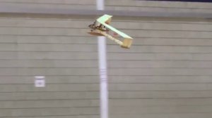 Очень необычный самолёт на радиоуправлении...