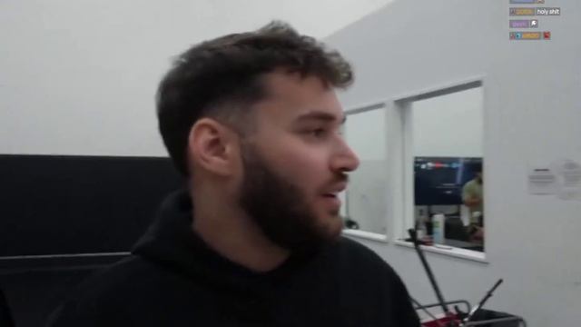 Илия чуть не побил рекорд на тренажере для измерения силы удара!