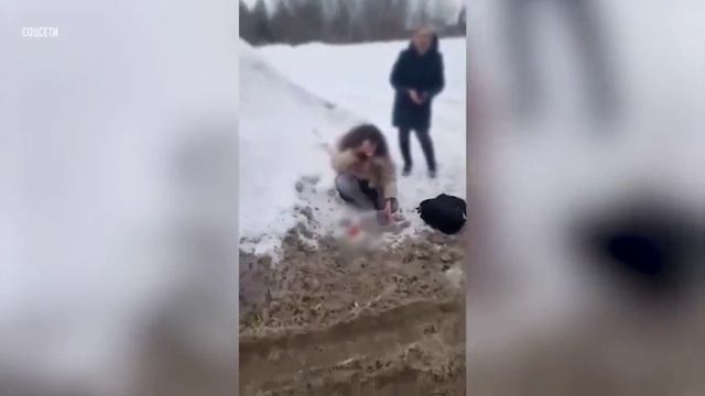 В Подмосковье автобус с пассажирами врезался во встречный грузовик из-за снежного завала смотреть онлайн