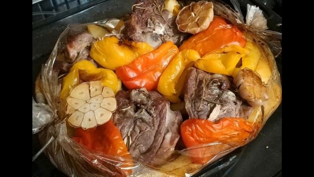 Баранина маринованная и запеченная в рукаве с овощами смотреть онлайн