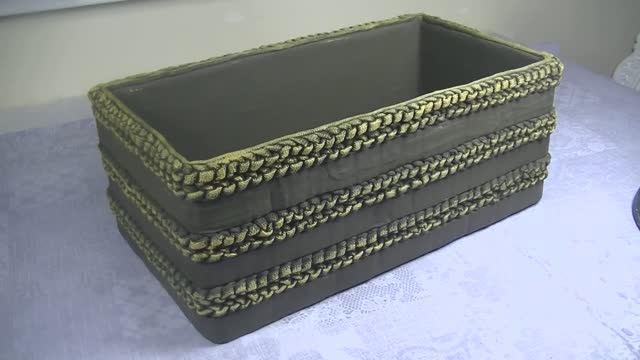 Обновление старой коробки акриловой  краской .