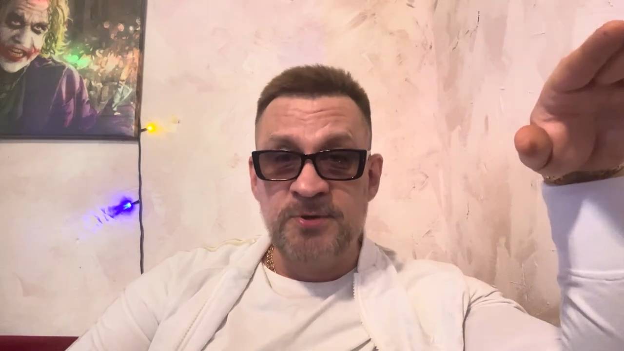 Твое хобби после развода, это мутить с рептилиями и кашелками после развода