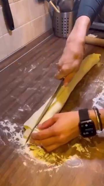 Слоеный пирог с вареной сгущенкой