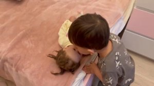 Самир целуется с куклой 😄