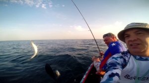 Рыбалка на море с Сапборда  Порыбачили от Души Орджоникидзе Крым