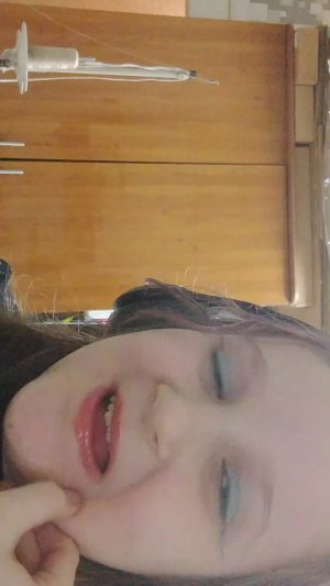 малыш в жолтом