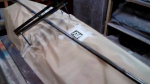 №268- Замаскировал крыло для покраски надписей чёрной краской .