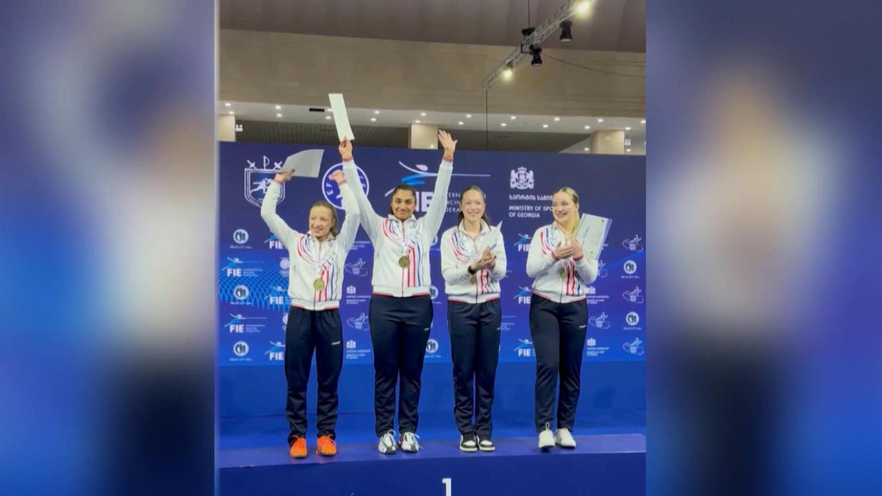 Российские саблистки одержали победу на юниорском первенстве Европы по фехтованию. смотреть онлайн