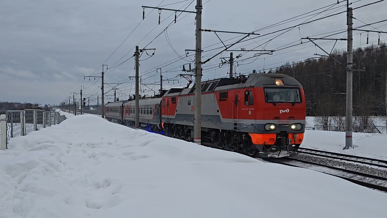 ЭП2К-491 с вагоном диагностического комплекса инфраструктуры проследует перегон Подсолнечная - Клин. смотреть онлайн