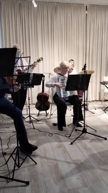 У леса на опушке