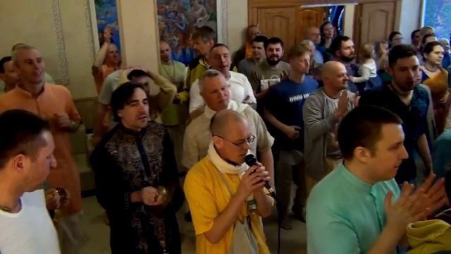 25 04 22  Шри Шри Нитай Гаурачандра   Арати