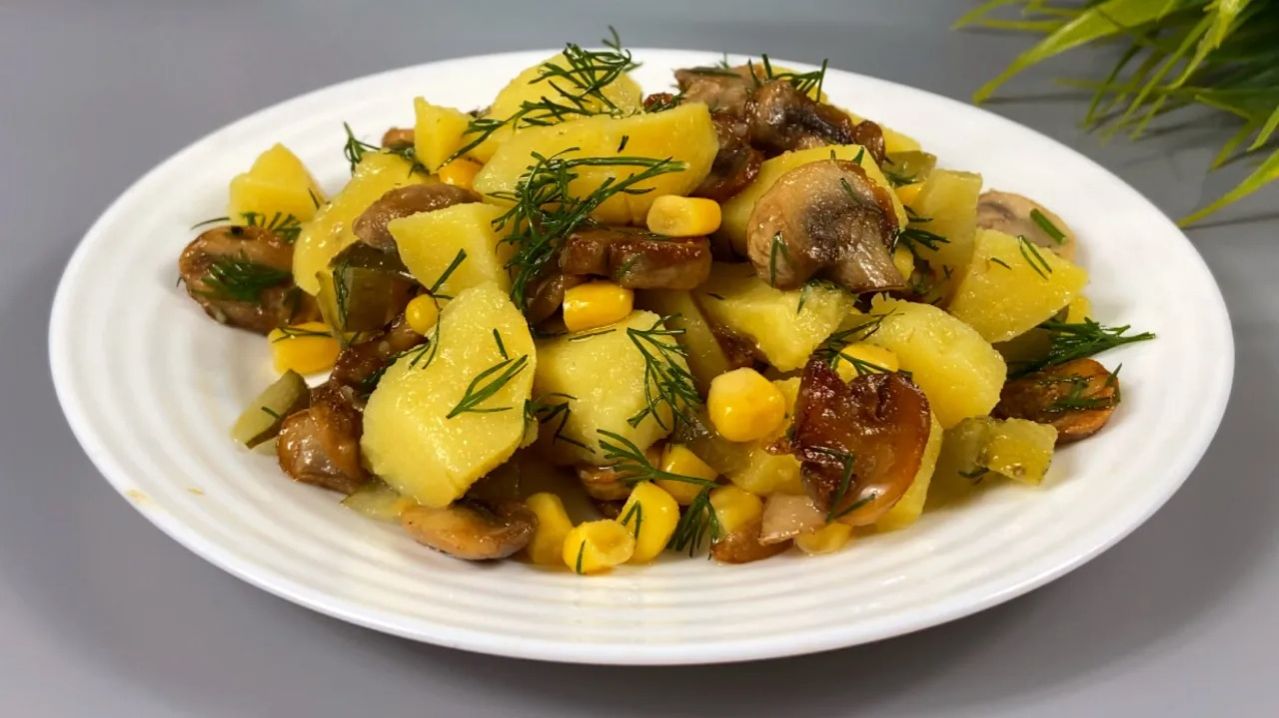 Этот салат придумал ГЕНИЙ! Ничего особенного, а вкусно ОЧЕНЬ! смотреть онлайн