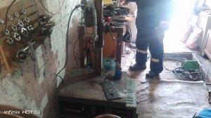 Испытание сверлилки в работе.