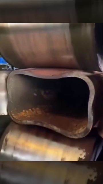 шаг за шагом превращается в профиль с квадратным сечением за счёт холодной деформации смотреть онлайн