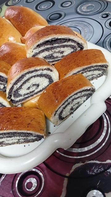 пирожки с черёмухой и морковью, 
рулет с маком.