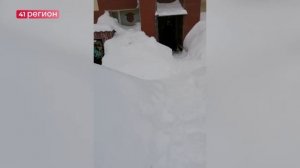 ДО СИХ ПОР НЕ РАСЧИЩЕНЫ МЕЖКВАРТАЛЬНЫЕ ПРОЕЗДЫ НА ПРОСПЕКТЕ 50 ЛЕТ ОКТЯБРЯ•БЕЗ КОММЕНТАРИЕВ