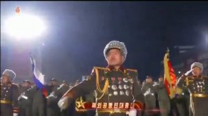 Российский флаг у северокорейских бойцов, сражавших в Курской области, на военном параде