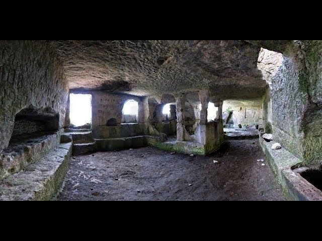 Крым. Пещерный храм на Тепе-Кермене