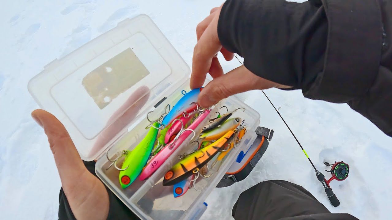 За хищником в глухозимье.. Виб или Балансир? АВАНТЮРНАЯ зимняя рыбалка смотреть онлайн