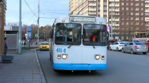Троллейбус Екатеринбурга ЗиУ-682В-012 [В0А] борт. №484 маршрут 32 на остановке "Уральская"