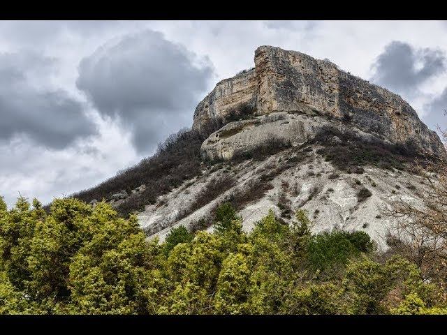 Крым. Грот с родником под Кыз-Керменом