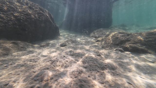 Остров Ко Ронг (Koh Rong), Снорклинг пляж Lonely Beach - камень. Декабрь 2025. Камбоджа. смотреть онлайн