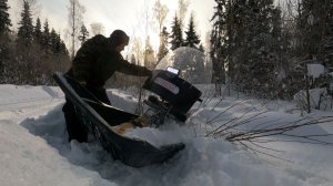 Рыбалка на маленькой речушке. Поймал НАЛИМА на МОРМЫШКУ!