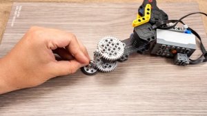 3 гусеничные машины LEGO против 5 экстремальных препятствий