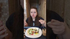 Омлет с брокколи🥦 и весенний салатик🥗 😋 #мукбангроссия#емнакамеру#итинг #