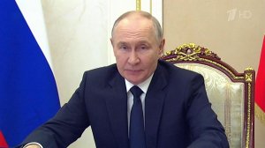 Укрепление основ конституционного строя стало темой совещания президента с Совбезом РФ.