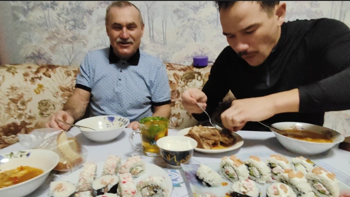 Жизнь в деревне 🏡 // роллы на скорую руку // смотреть онлайн