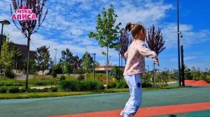 Следите за приключениями Алисы — путешествуйте с ней в реальности и цифровом мире