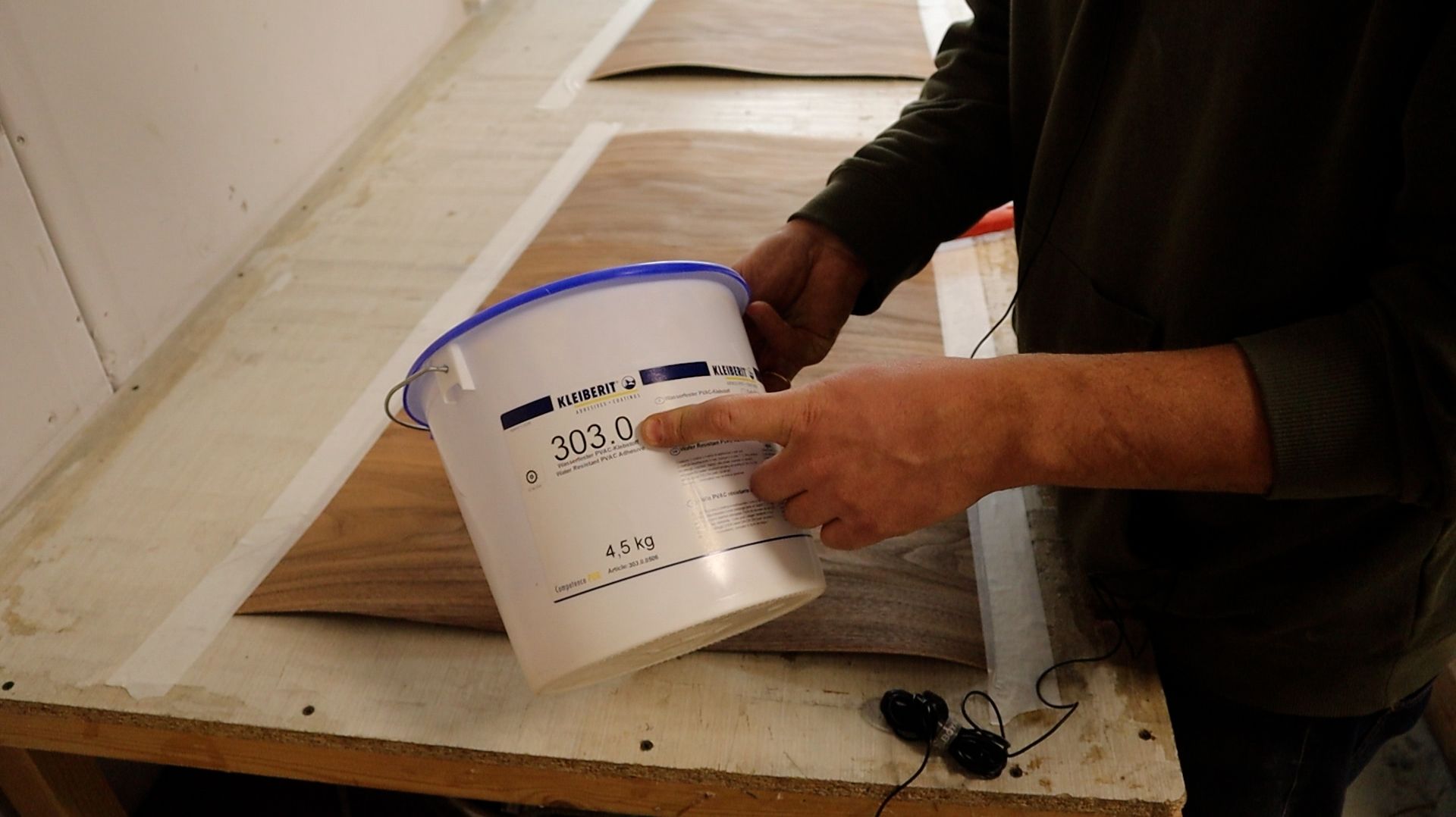 В мастерской №62. Про аренду, полный курс наклейки шпона, обо всём и ни о чём.