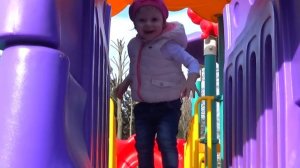 ВЛОГ：  Настя в парке возле дома