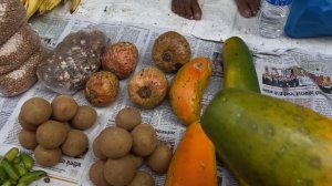 Catrin de Moore/Никак не уйдём – бесконечный рынок в Мапусе. Парфюмер Рама Кришна.