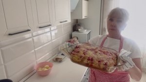 Пеку свой любимый пирог // с клубникой// на обед борщ//🌹