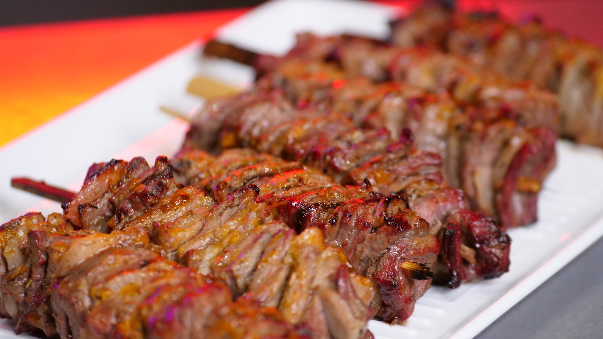 Шашлык наполеон на керамическом гриле Green Kamado смотреть онлайн