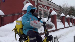 Казань присоединяется к городам, где введут правила для курьеров на электротранспорте.