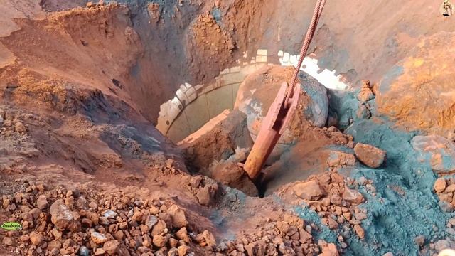 Строительство, конусная дробилка Кобелко, очистка воронки от руды смотреть онлайн