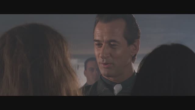 Мистер Крутой: Люди Джанкарло захватывают девушек