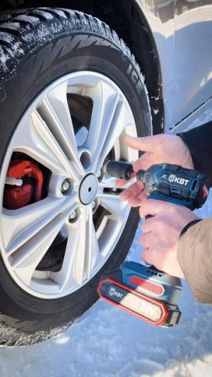 Сможет ли винтоверт открутить колесо?! 🚘 #shortsКВТ #tools #импакт