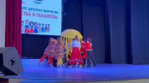 Танец «Обнимем этот мир»