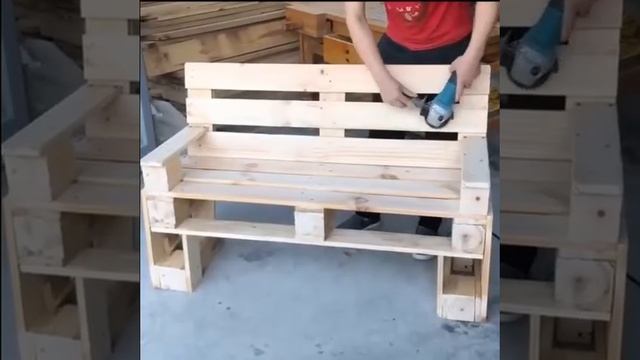 Скамейка из поддонов Скамейка из поддонов
