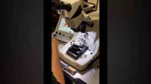 обзор по ультрамикротому Uc7 Leica как ультратонко нарезать образец для электронной микроскопии.mp4