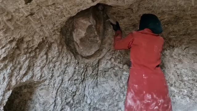 216ч.Большая угроза в пещере: смелый поступок матери ради спасения своих детей смотреть онлайн