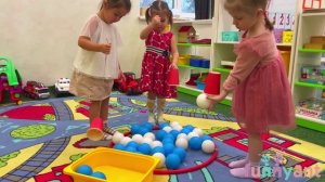 "Стаканчики" - подвижная игра у младших докольников Funny Ant Malahovka