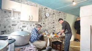 Мансур Сакпанов- ОБЫЧНЫЙ ДЕНЬ ПОКА МОРОЗЫ - ГОТОВИМ НА ДВА ДОМА . СЕРГЕЙ ИВАНОВИЧ В СВОЕМ МИРЕ