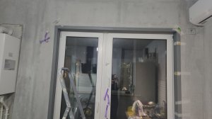 Монтаж клей-цементом углов уголков деревянных откосов 🪵 🪟 🚪