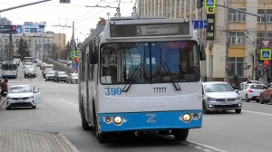 Троллейбус Екатеринбурга ЗиУ-682Г-016.03 борт. №390 маршрут 3 на остановке "Архитектурная академия"