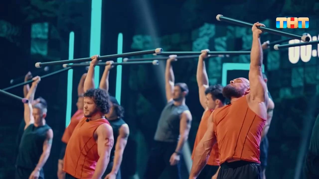 Испытание на выбывание — «Удержание бодибара одной рукой» | «Титаны. Битва сезонов» смотреть онлайн